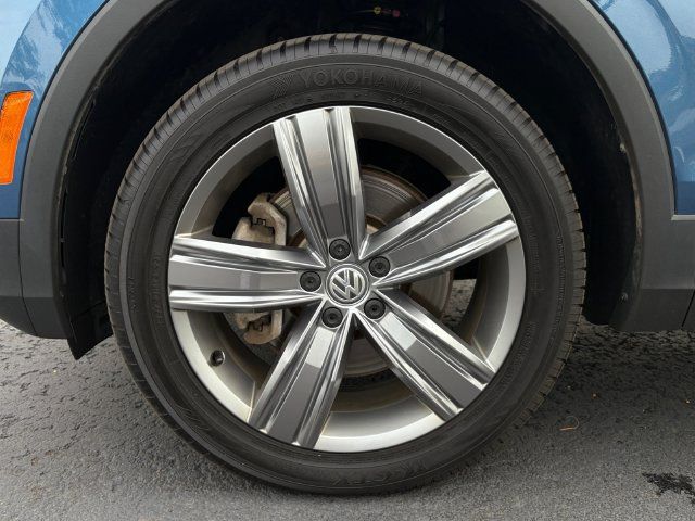 Used 2020 Volkswagen Tiguan SEL AWD/4WD image 26