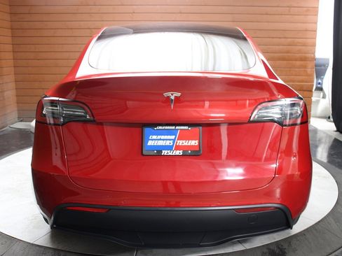 Used 2022 Tesla Model Y Long Range image 2