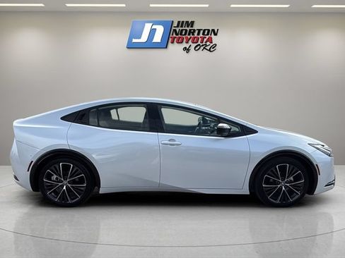 Used 2026 Toyota Prius Limited w/ Limited Premium Package FWD image 4