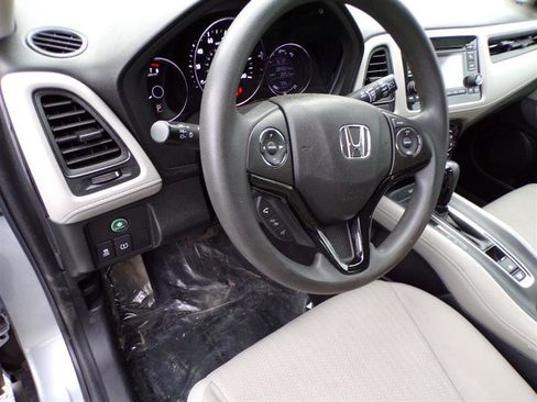 Used 2018 Honda HR-V LX image 32