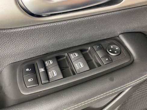 Used 2022 Chrysler Pacifica Limited w/ S Appearance Package AWD/4WD image 19