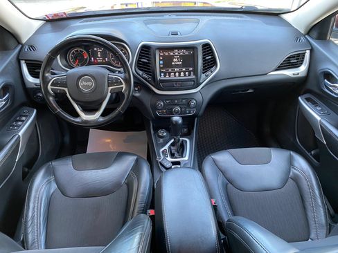Used 2018 Jeep Cherokee Latitude Plus w/ Cold Weather Group AWD/4WD image 4