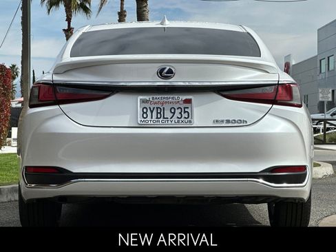 Certified 2021 Lexus ES 300h image 5