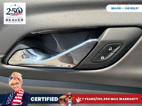 Used 2022 GMC Acadia SLE w/ Driver Convenience Package FWD image 31