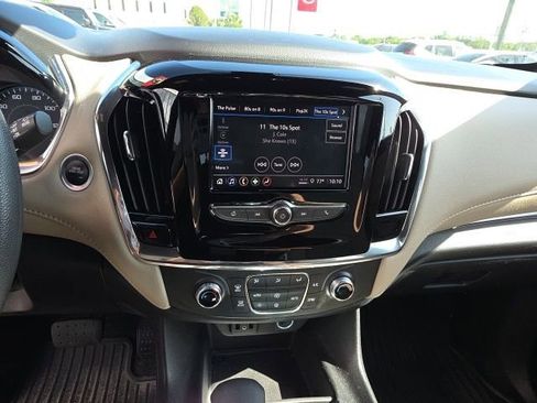 Used 2023 Chevrolet Traverse LS FWD image 17