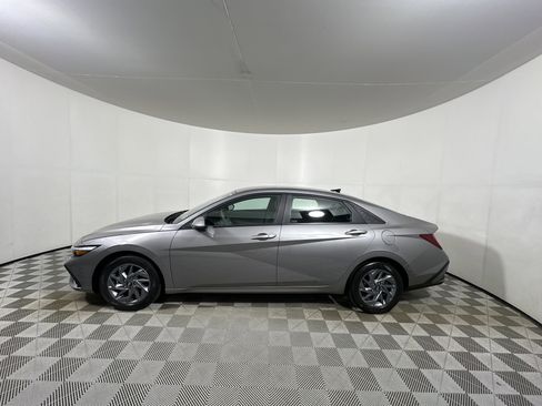 Certified 2024 Hyundai Elantra Blue image 4