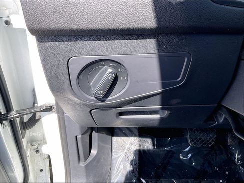 Used 2024 Volkswagen Tiguan SE AWD/4WD image 25