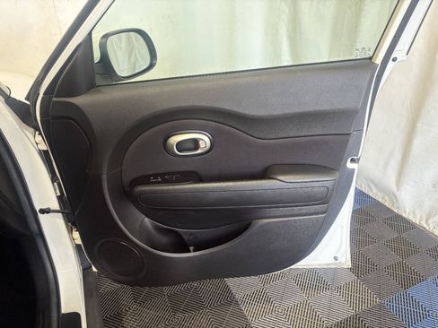 Used 2016 Kia Soul w/ Convenience Package FWD image 12