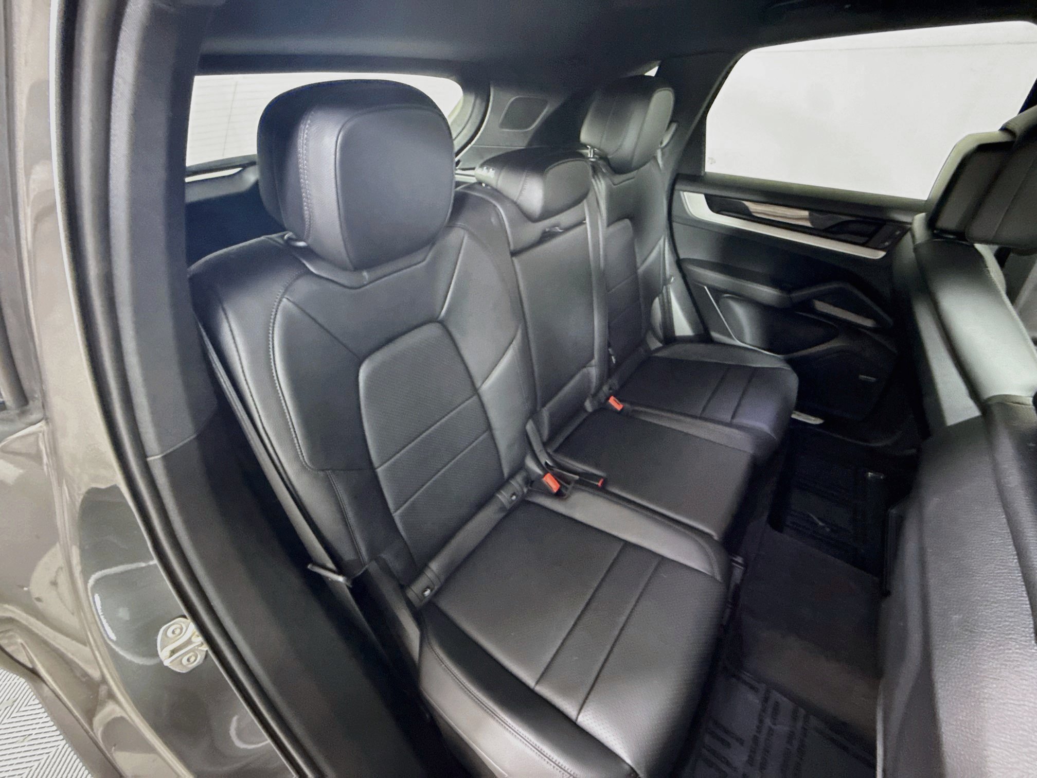 Certified 2024 Porsche Cayenne AWD/4WD image 26