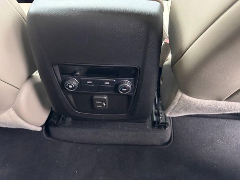 Used 2019 Buick Enclave Essence image 20