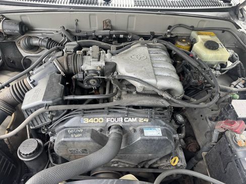 Used 2002 Toyota 4Runner SR5 AWD/4WD image 14