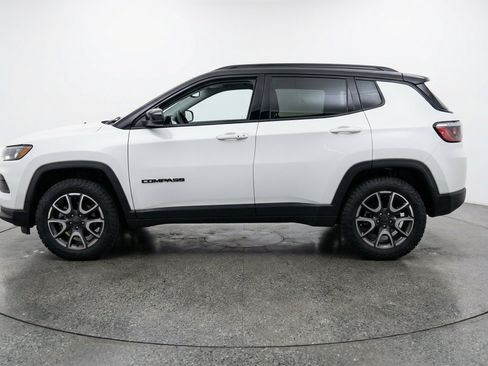 Used 2025 Jeep Compass Trailhawk AWD/4WD image 5