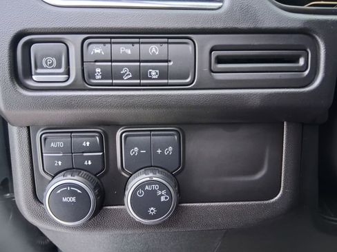 Used 2023 Chevrolet Suburban Z71 w/ Luxury Package image 13