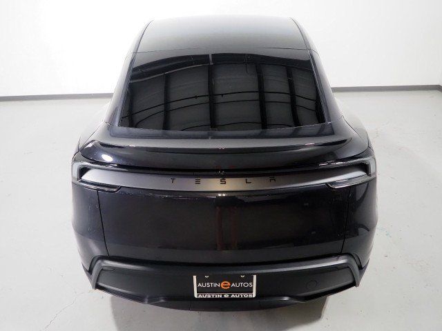 Used 2026 Tesla Model Y Long Range RWD image 8
