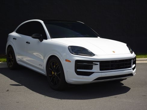 Certified 2026 Porsche Cayenne GTS AWD/4WD image 7