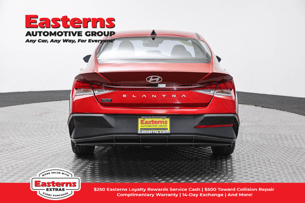 Used 2025 Hyundai Elantra SEL FWD image 7