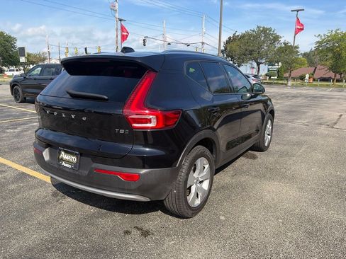 Used 2022 Volvo XC40 T5 Momentum AWD/4WD image 6
