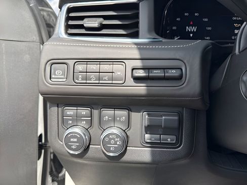 Used 2023 GMC Yukon Denali Ultimate AWD/4WD image 26