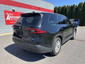 Used 2025 Toyota Grand Highlander AWD video 3