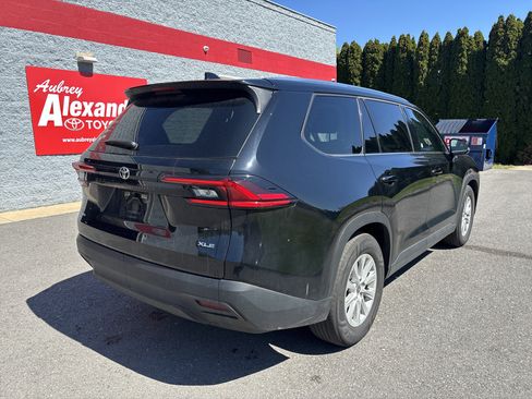 Used 2025 Toyota Grand Highlander AWD image 3