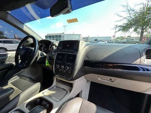 Used 2019 Dodge Grand Caravan SXT image 34