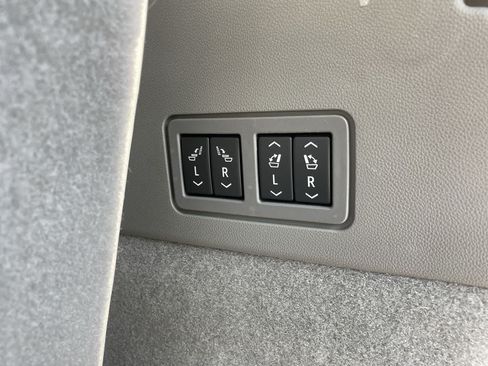 Used 2023 Cadillac XT6 Premium Luxury w/ Technology Package AWD/4WD image 18