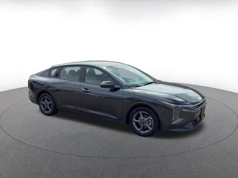 Used 2025 Kia K4 LXS FWD image 2