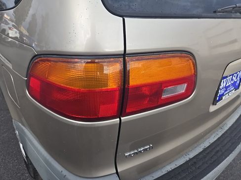 Used 2000 Toyota Sienna LE FWD image 31