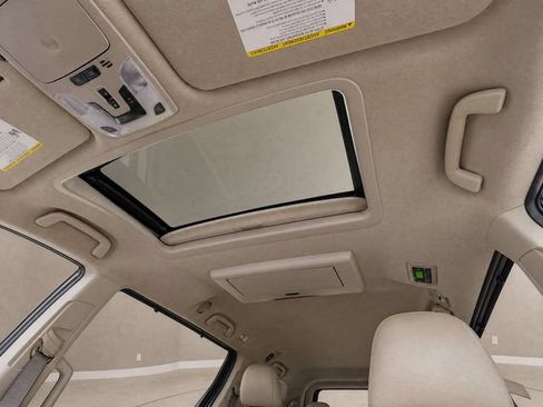 Used 2012 Toyota Sienna XLE w/ Entertainment Pkg FWD image 15