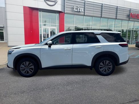 Used 2025 Nissan Pathfinder SV AWD/4WD image 6