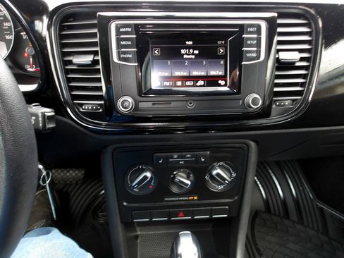 Used 2016 Volkswagen Beetle 1.8T SE image 16