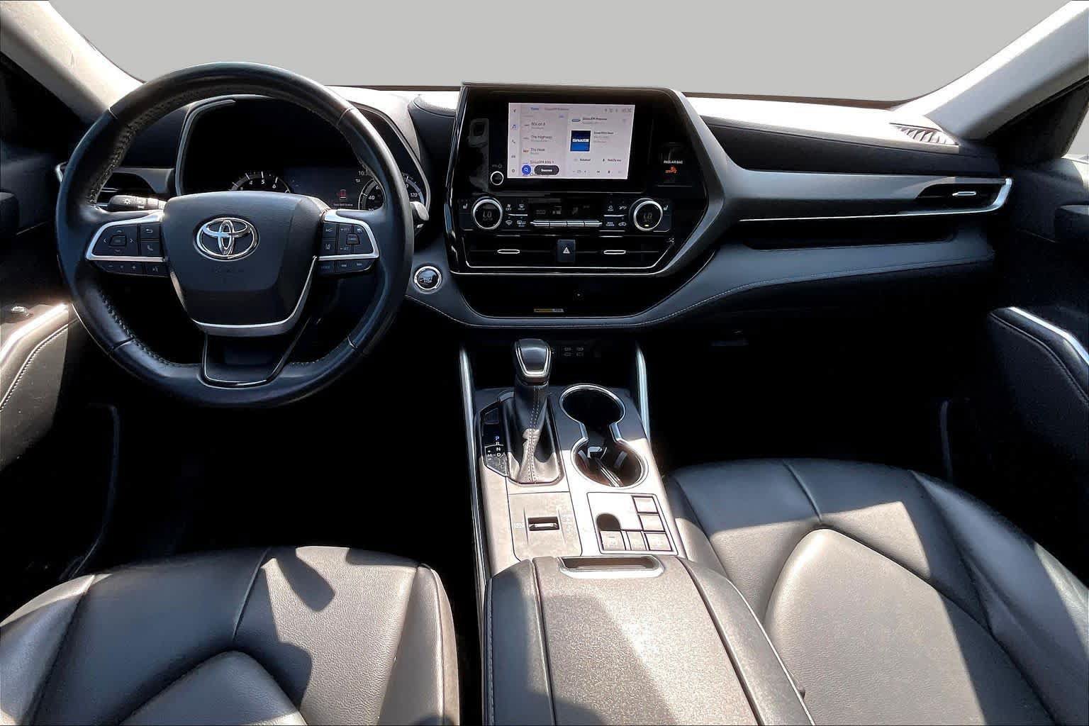 Used 2023 Toyota Highlander XLE FWD image 16