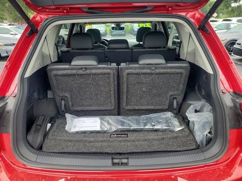 Certified 2024 Volkswagen Tiguan SE w/ Panoramic Sunroof Package FWD image 12