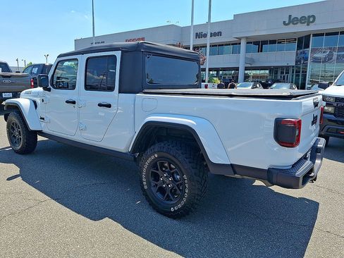 Used 2025 Jeep Gladiator Mojave AWD/4WD image 28