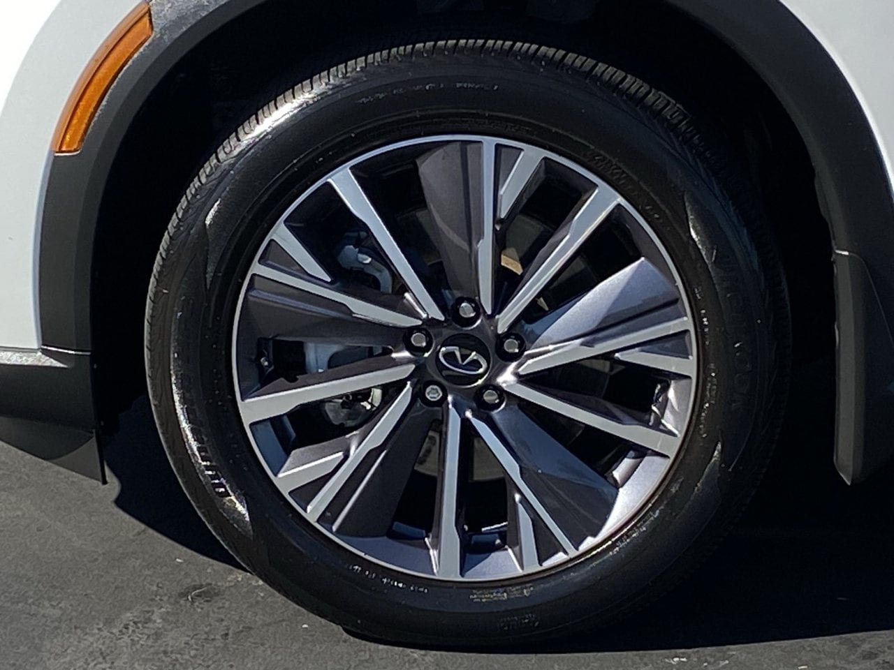 Certified 2027 INFINITI QX60 Luxe w/ Cargo Package FWD image 8