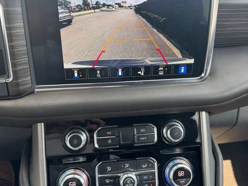 Used 2022 GMC Yukon Denali RWD image 9