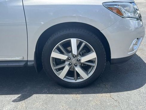 Used 2015 Nissan Pathfinder Platinum FWD image 14