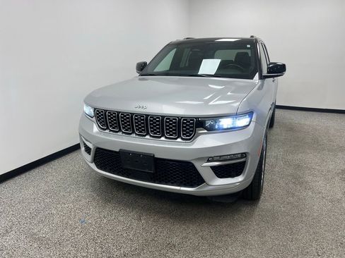 Used 2024 Jeep Grand Cherokee Summit image 3