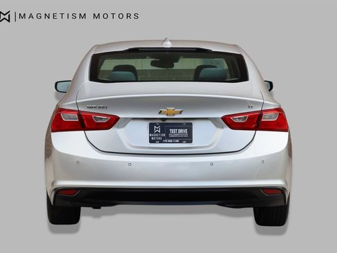 Used 2018 Chevrolet Malibu LT w/ Driver Confidence Package FWD image 8