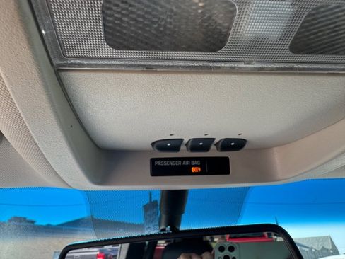 Used 2011 GMC Sierra 2500 SLT w/ SLT Convenience Package image 16