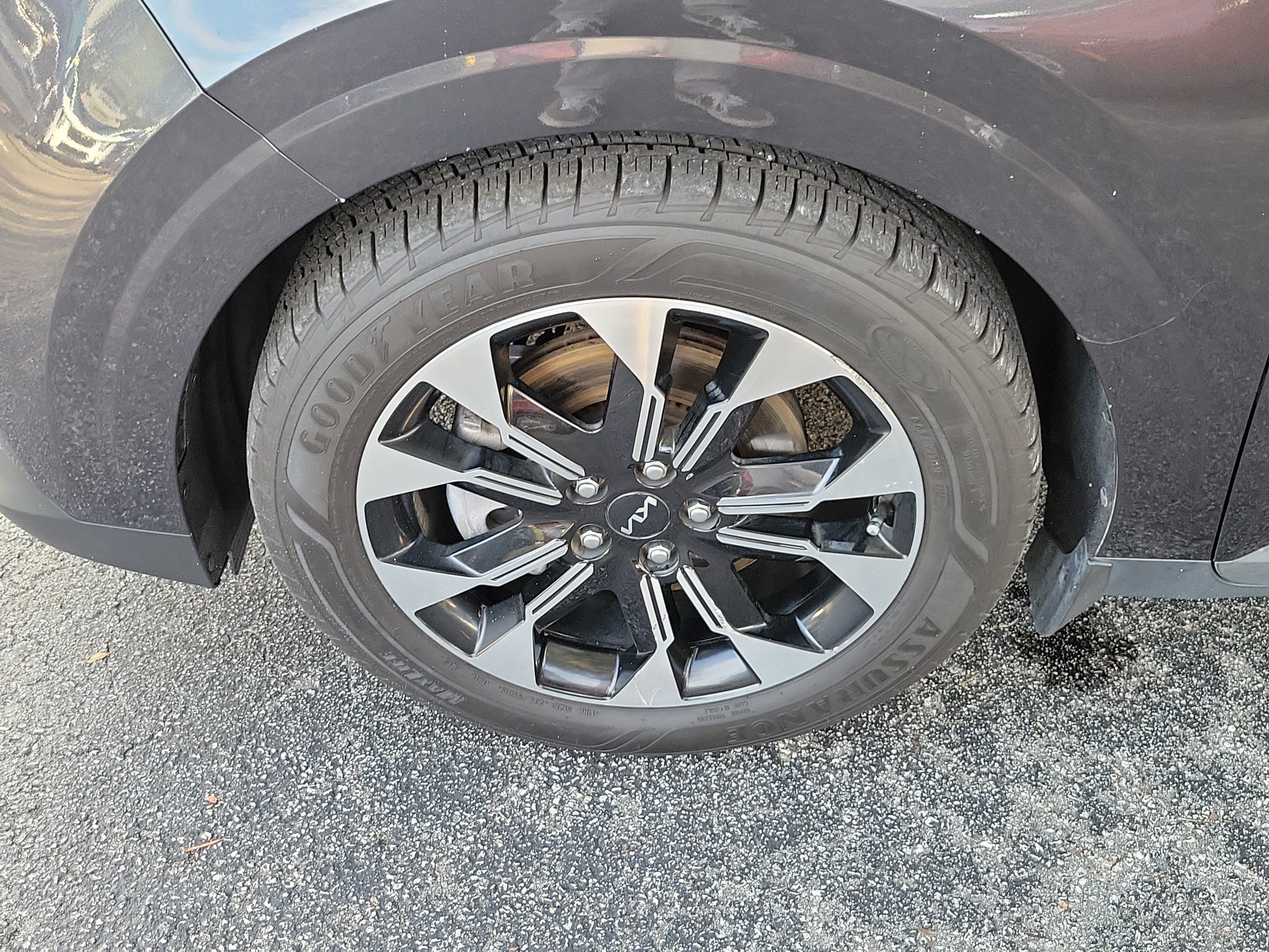 Certified 2023 Kia Carnival EX FWD image 39