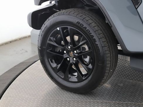 Used 2025 Jeep Wrangler Unlimited Sahara image 13