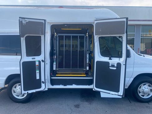 Used 2014 Ford E-350 and Econoline 350 Extended Super Duty w/ Power Group RWD image 21