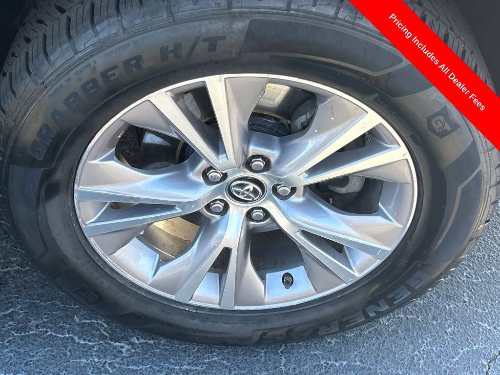 Used 2018 Toyota Highlander XLE AWD/4WD image 28