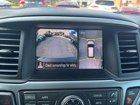Used 2018 Nissan Pathfinder SL FWD image 18