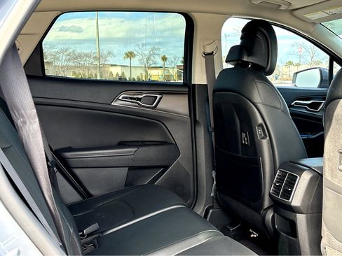 Used 2023 Kia Sportage EX image 9