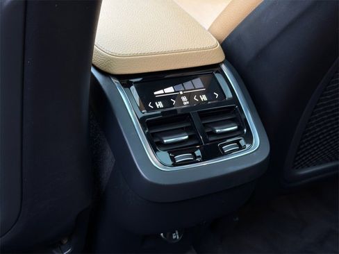 Used 2016 Volvo XC90 T6 Momentum image 20