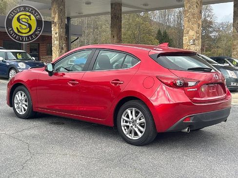 Used 2016 MAZDA MAZDA3 i Touring w/ Popular Equipment Package image 4