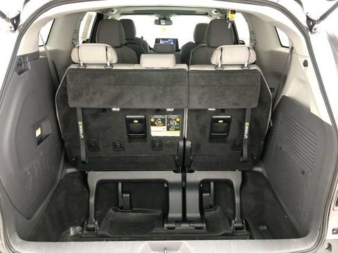 Used 2021 Toyota Sienna LE w/ LE Plus Package FWD image 24