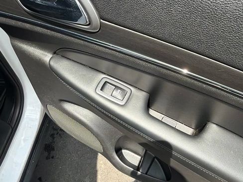 Used 2018 Jeep Grand Cherokee Limited AWD/4WD image 11